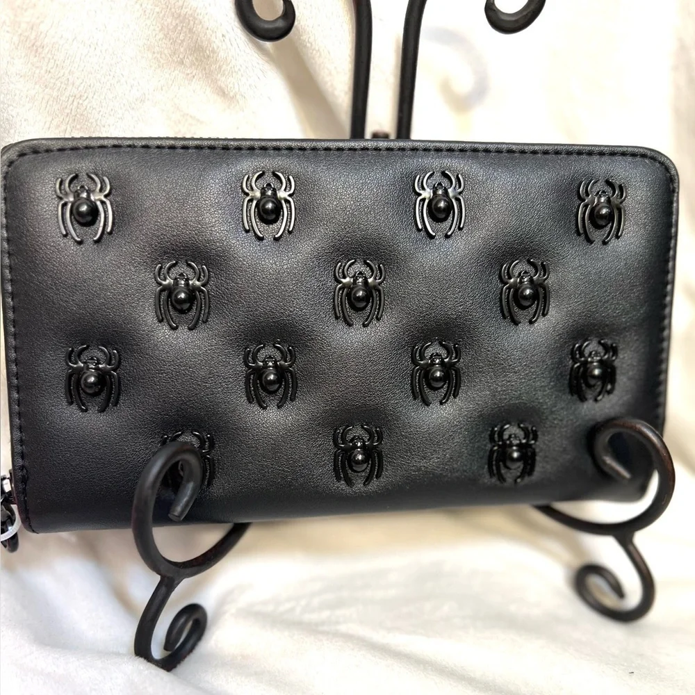 🕷️BETSEY JOHNSON ZIP AROUND SPIDER WRISTLET/WALLET🕷️NWT